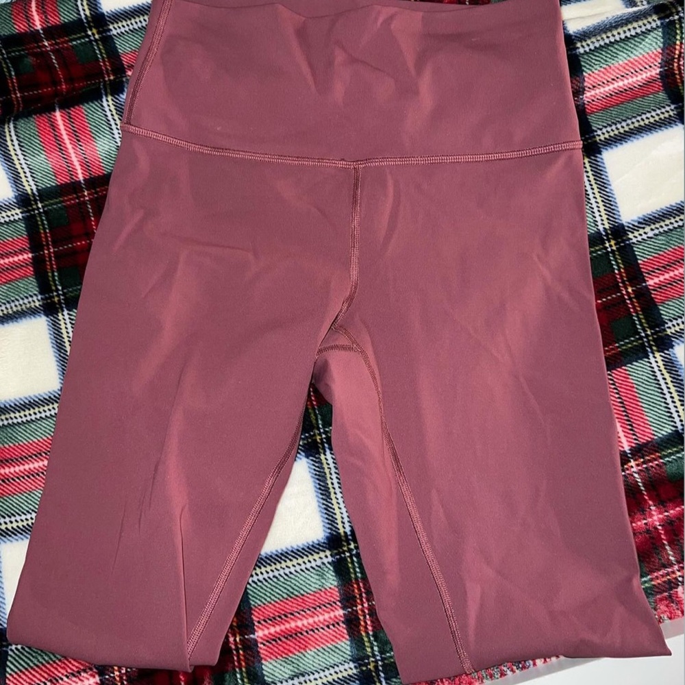 size 6 lululemon wunder under leggings